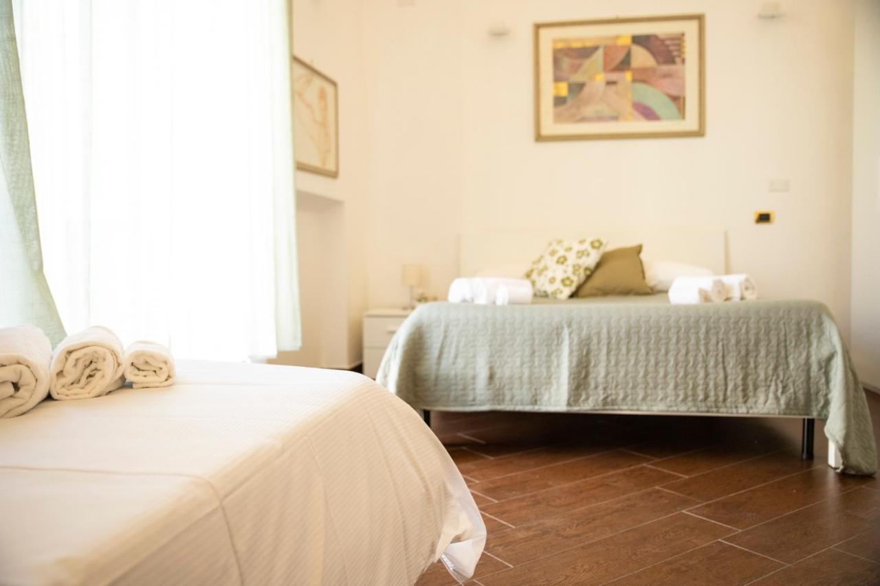 Palazzo De Brado Bed & Breakfast Трани Екстериор снимка